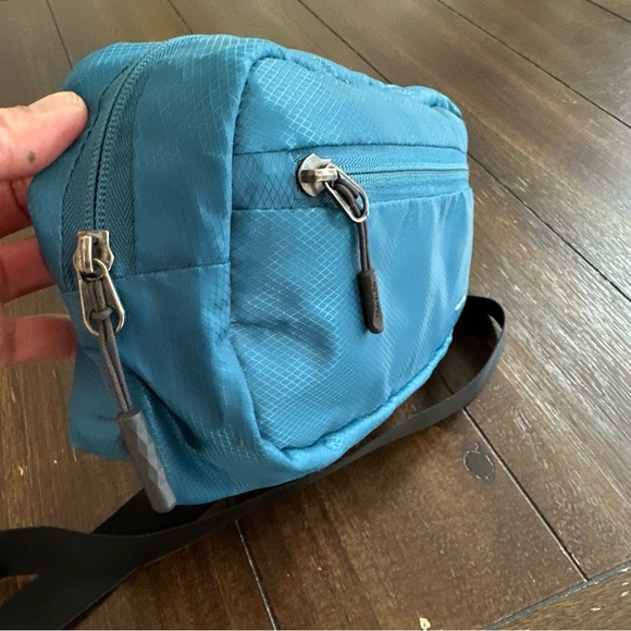 Travelon RFID waistpack - Picture 5 of 14